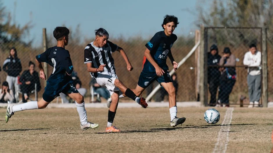 Scout回归LPL传闻再起 中单去向悬念牵动多支战队布局（MKSports）